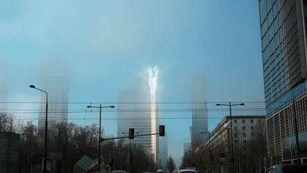 Rano w wielu miejscach pojawiły się gęste mgły. Lokalnie z powodu marznących opadów na drogach jest ślisko - ostrzega IMGW