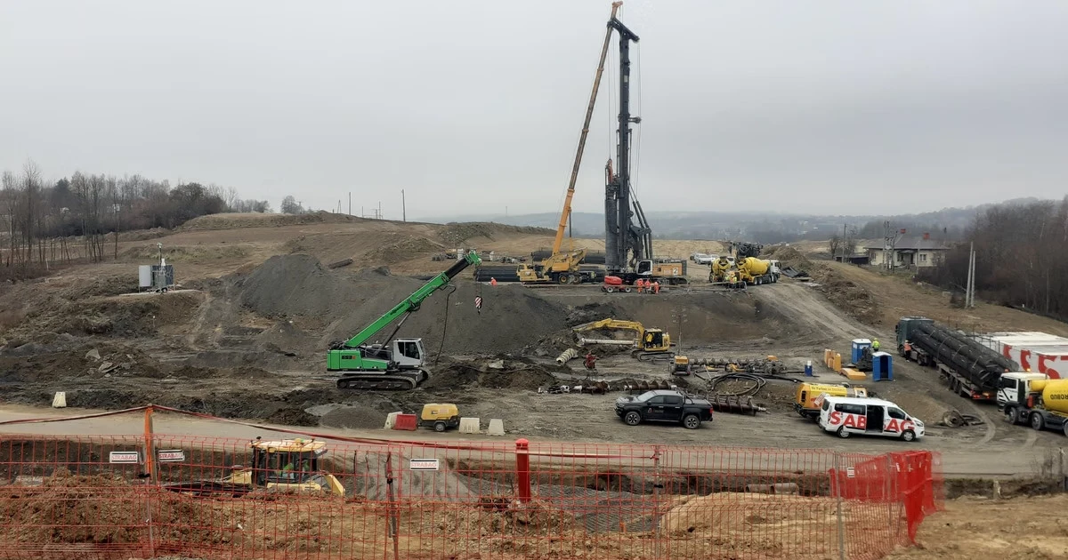 Ogromna palownica pozwoli na budowę estakady na trasie S19.