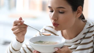 Polacy lubią tę zupę, ale nie znają jej działania. Jest jak balsam dla jelit 