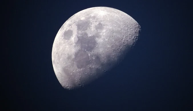 W Księżyc uderzyły meteoryty. Uchwycił je astronom.