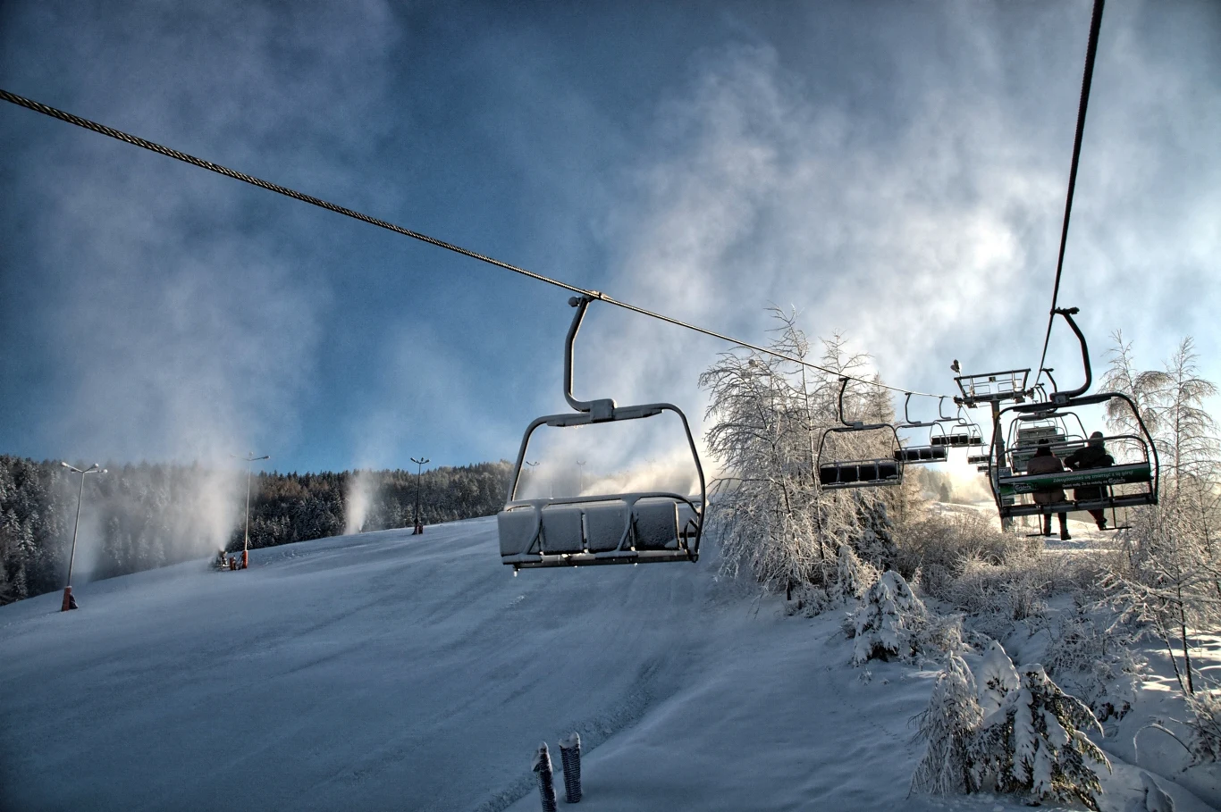 Stacja Narciarska Wierchomla oferuje dobrze przygotowane trasy narciarskie o zróżnicowanym stopniu trudności. 
