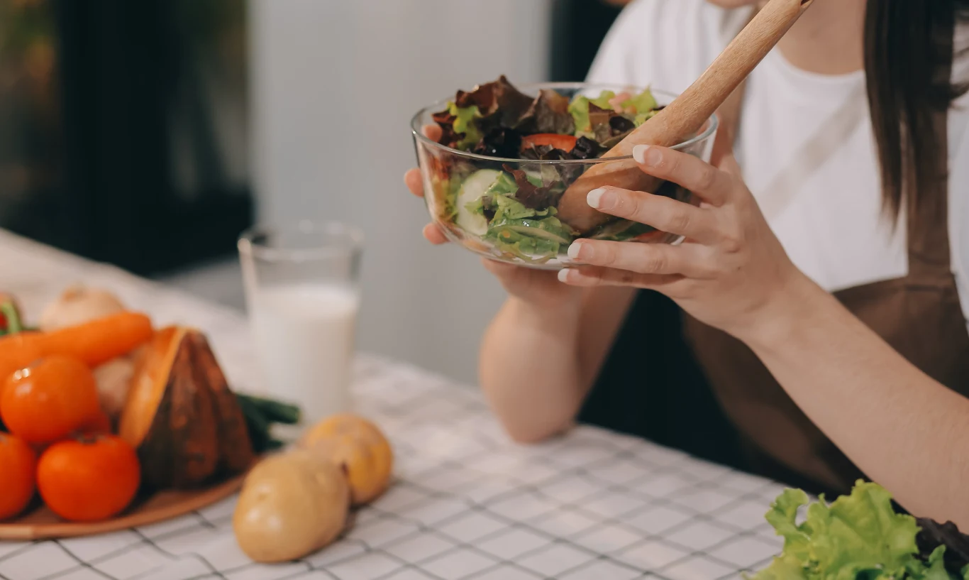 Choć nie ma jednej uniwersalnej recepty na radzenie sobie ze stresem, styl życia, w tym odpowiednia dieta, odgrywa bardzo istotną rolę w jego łagodzeniu Choć nie ma jednej uniwersalnej recepty na radzenie sobie ze stresem, styl życia, w tym odpowiednia dieta, odgrywa bardzo istotną rolę w jego łagodzeniu