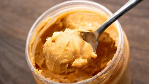 Jak masło orzechowe wpływa na nasz organizm? Najnowsze badania zaskakują