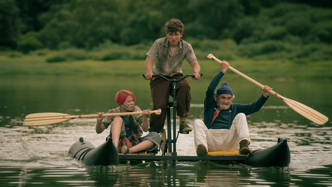 Kadr z filmu "Dziadku, wiejemy!"