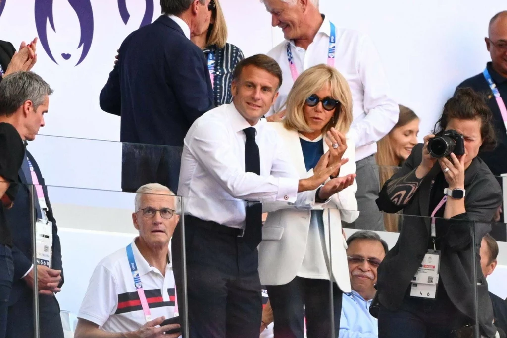 Podczas olimpiady w Paryżu w 2024 roku Brigitte Macron nosiła T-shirt z napisem "France" (tłum. Francja). 