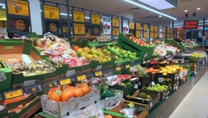 Biedronka wstawiła w połowie sklepów, Kaufland zaczął. Lidl najszybszy