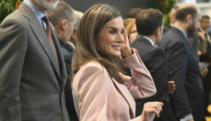 Królowa Letizia wie, jak przyciągnąć spojrzenia innych