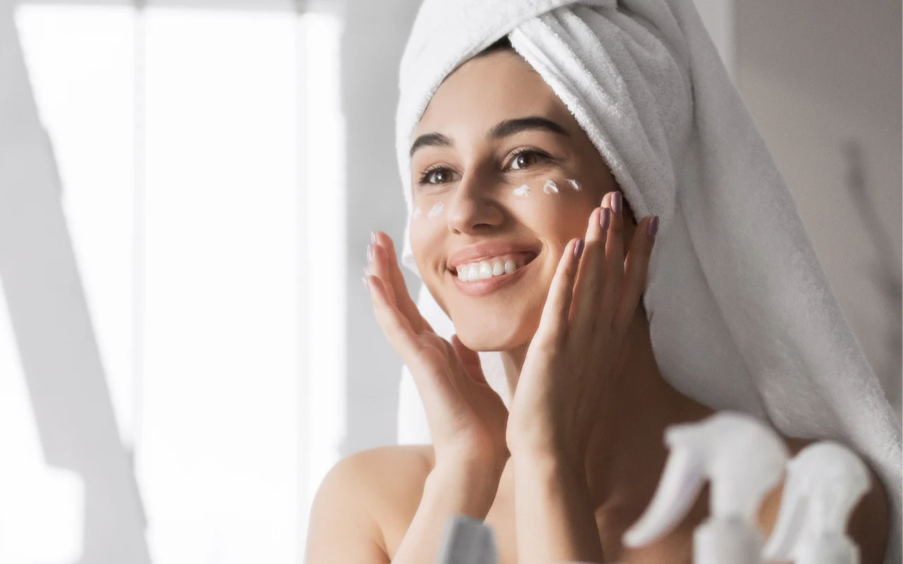 Warto pamiętać o odpowiednim nawilżeniu skóry