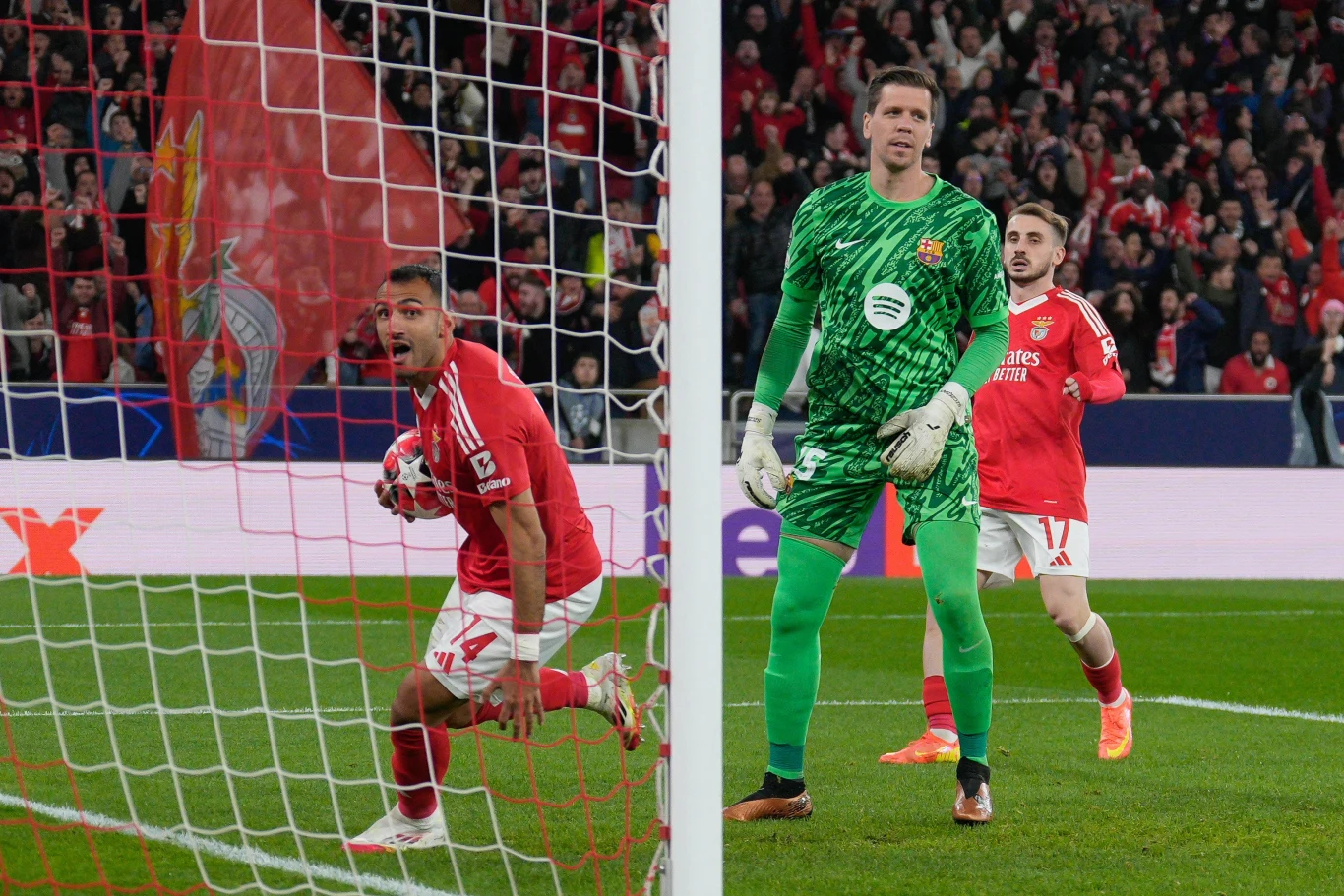 Wojciech Szczęsny w meczu z Benfiką