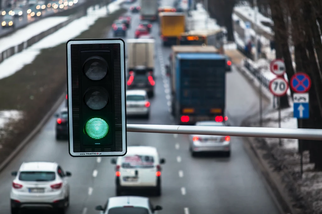 Zielona fala dla ciężarówek. Pojazdy same zmienią światło na skrzyżowaniu