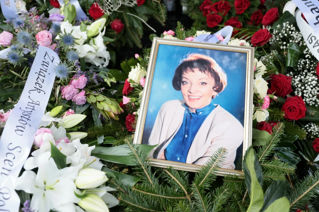 Ostatnie pożegnanie Barbary Rylskiej. Gwiazda spoczęła w rodzinnym grobie.