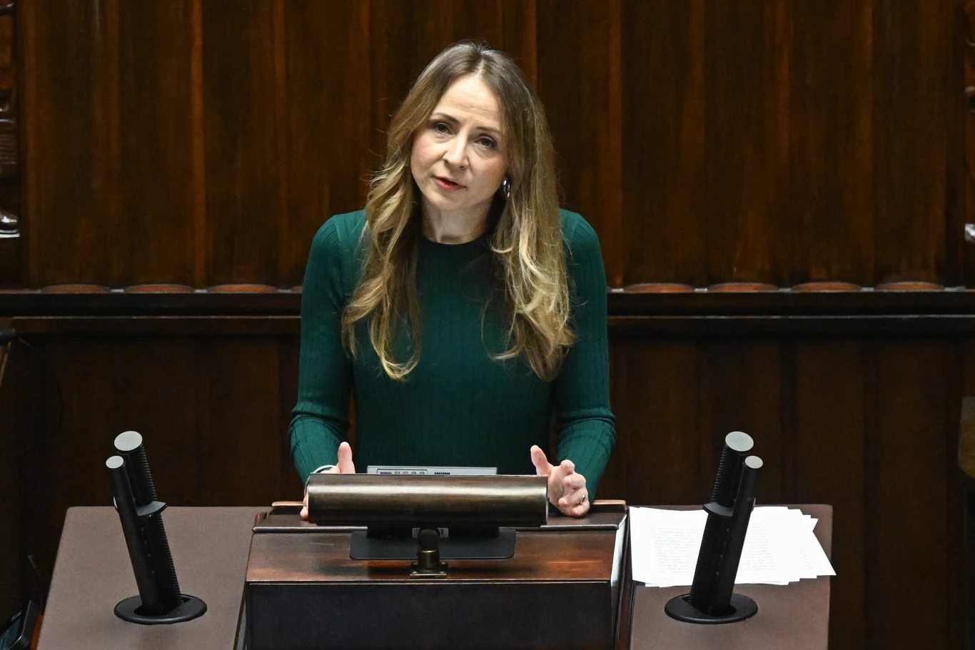 Pierwsze czytanie rządowych projektów ustaw w Sejmie wzbudziło wiele emocji. Chodzi o nowelizację aktów prawnych regulujących rynek pracy Pierwsze czytanie rządowych projektów ustaw w Sejmie wzbudziło wiele emocji. Chodzi o nowelizację aktów prawnych regulujących rynek pracy