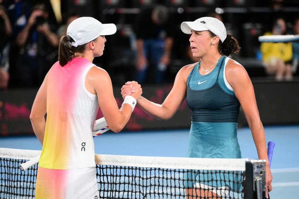 Iga Świątek gratuluje Madison Keys awansu do finału Australian Open 2025