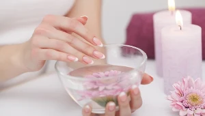 Zrób sobie paznokcie w stylu gwiazd. Ten manicure nie ma sobie równych