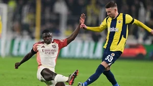 Sael Kumbedi i Sebastian Szymański