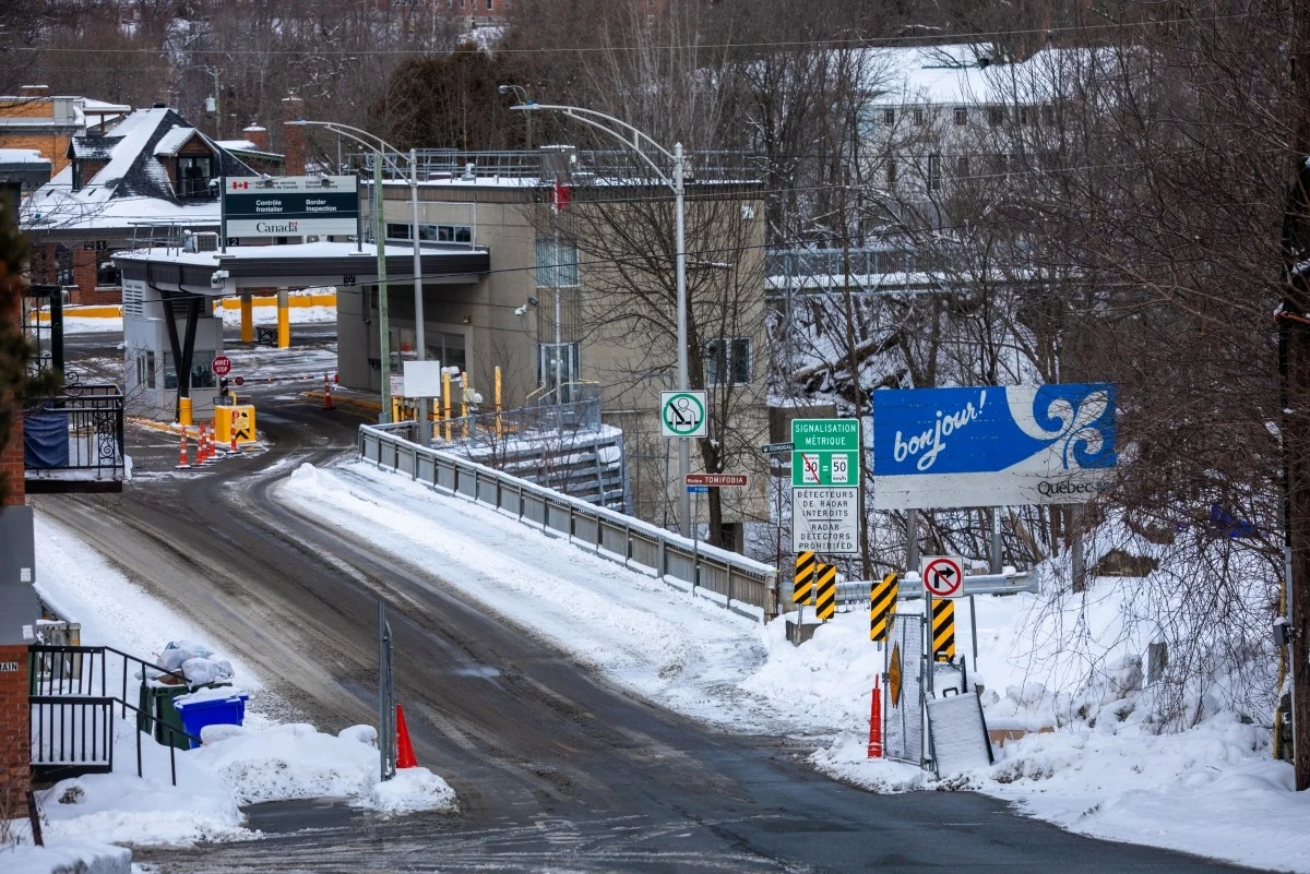 Przejście graniczne między USA a Kanadą Przejście graniczne między USA a Kanadą