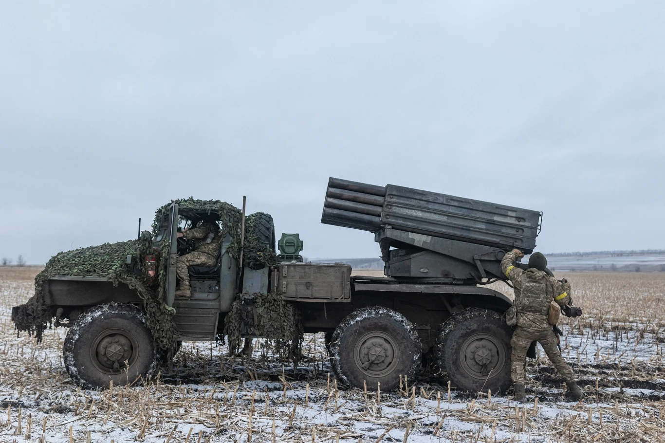 Wyrzutnia BM-21 Grad w służbie Ukrainy. Wykorzystuje pociski rakietowe kalibru 122 mm