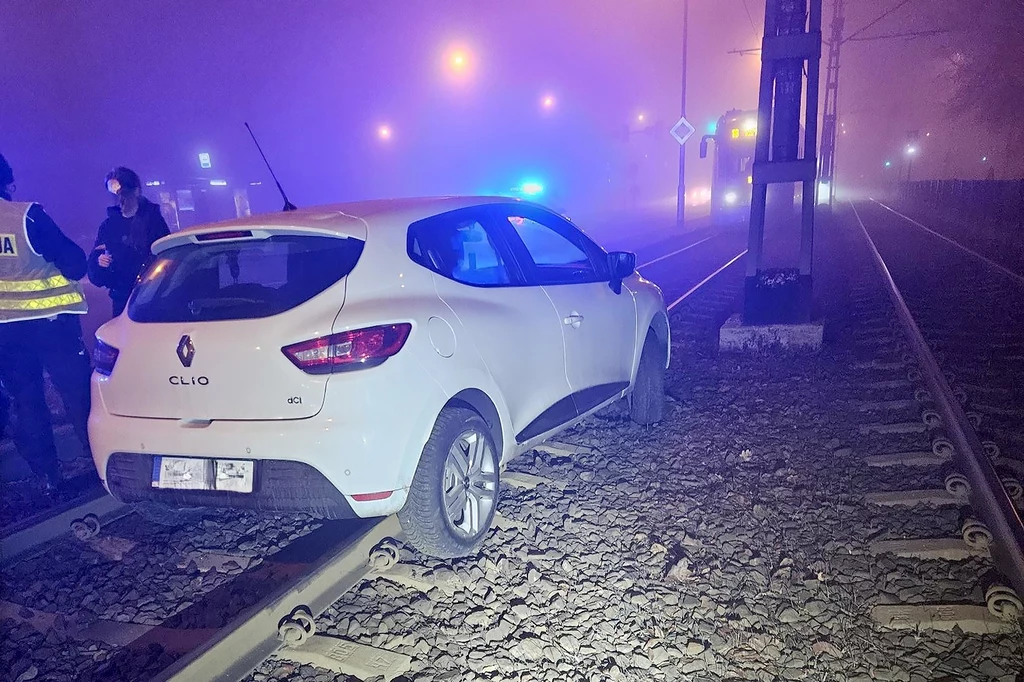 Clio, które chciało być tramwajem. Rekord w jeździe autem po torach /Fot. mpk.krakow.pl 