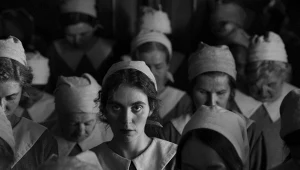 Kadr z filmu "Dziewczyna z igłą"