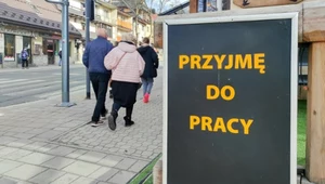Rewolucja na rynku pracy. Chodzi o zarobki Polaków, w Sejmie gorąco
