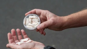 Prezydent daje fatalny przykład. Woreczki nikotynowe na cenzurowanym