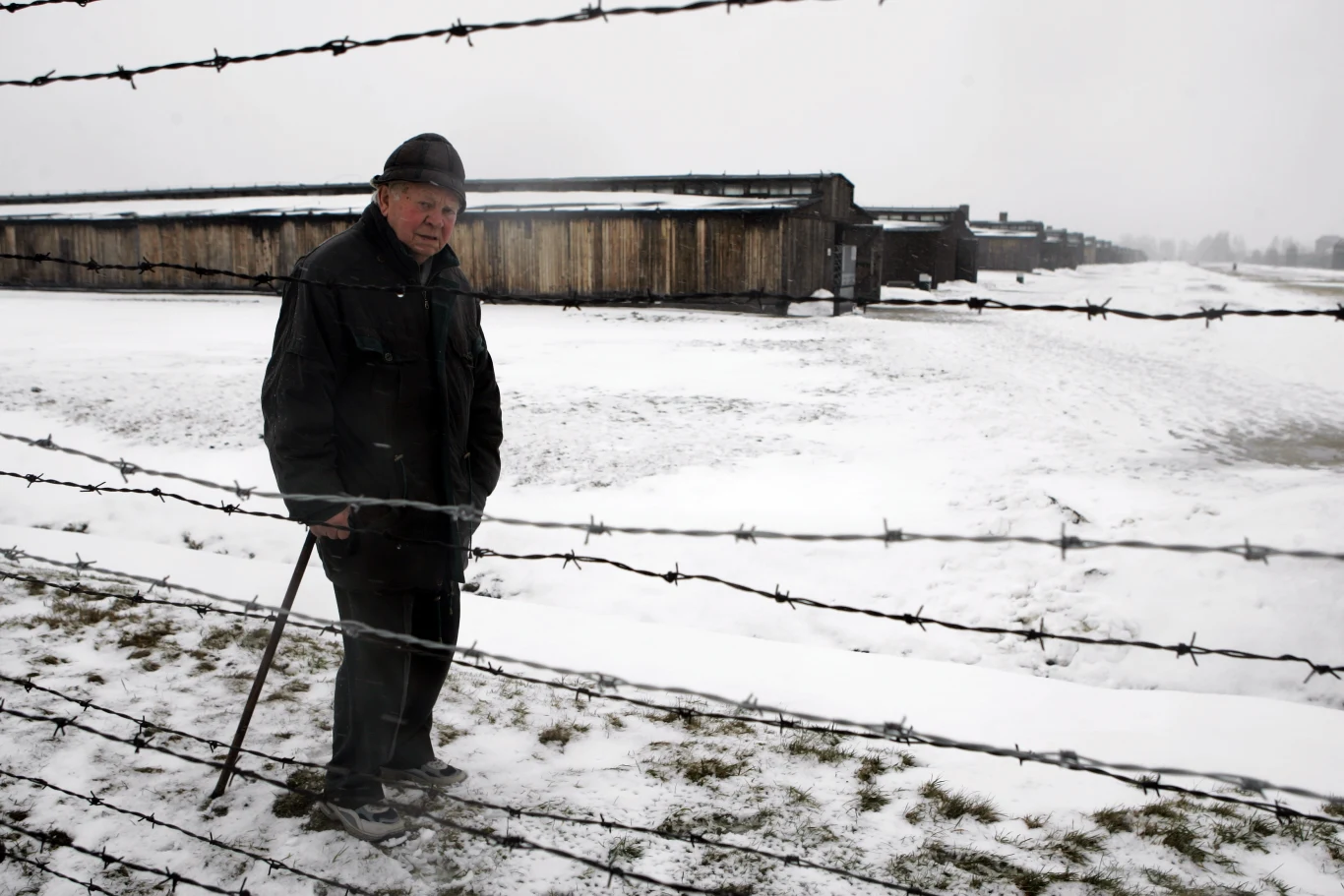 Henryk Mandelbaum był jednym z bezpośrednich świadków buntu Sonderkommando. Zmarł w 2008 r. Powstał o nim reportaż "Ja z krematorium Auschwitz. Rozmowa z Henrykiem Mandelbaumem".