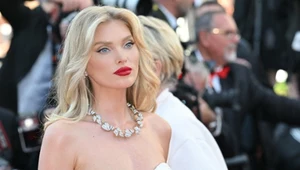 Elsa Hosk w modnym płaszczu na zimę. Stylowo 