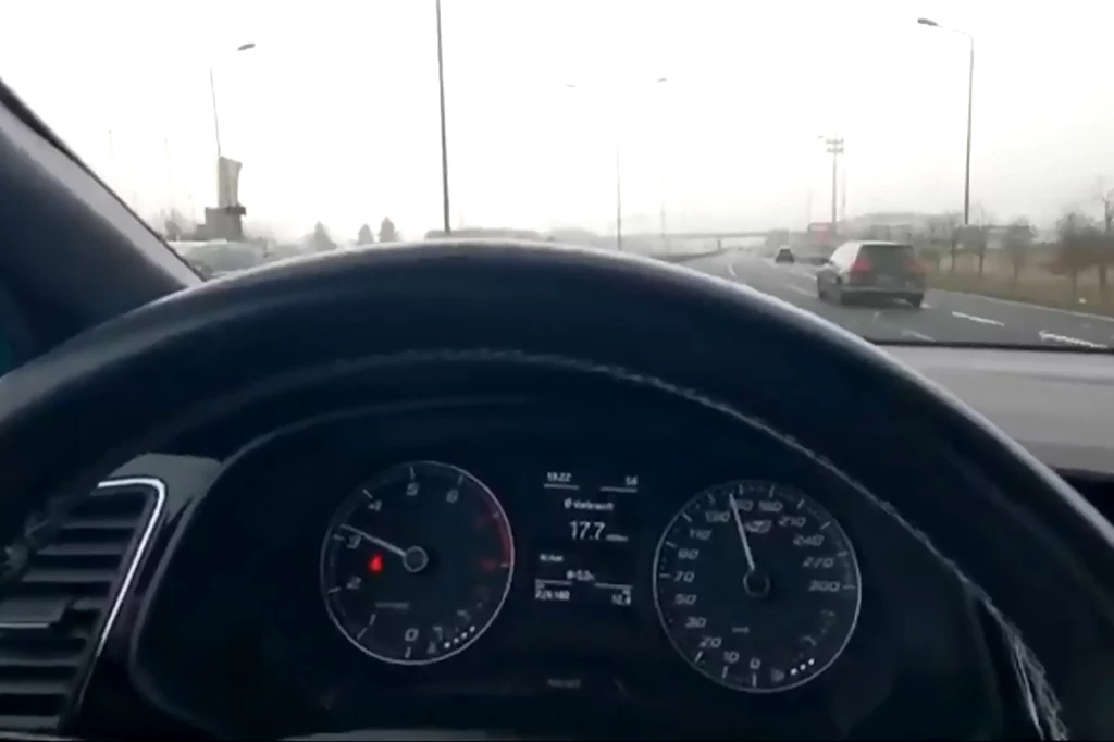 Zachęcał do kupna auta. Pokazał film, jak jedzie nim ponad 200 km/h 