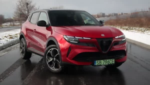 Alfa Romeo Junior. Stylizacja przedniej części nadwozia może budzić kontrowersje