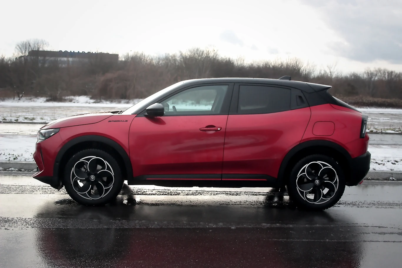 Alfa Romeo Junior wygląda na auto większe niż jest w rzeczywistości