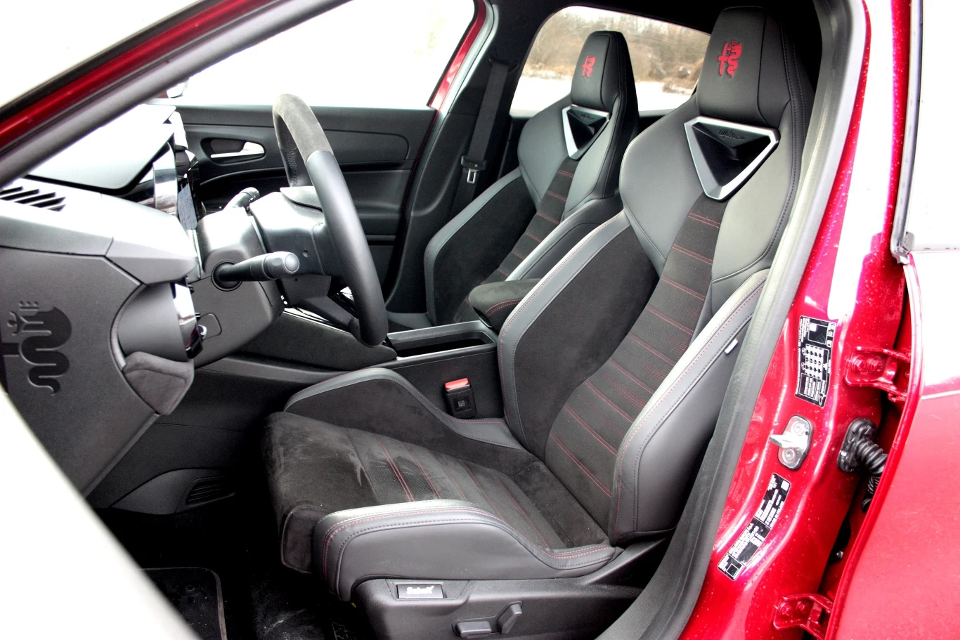 Świetne fotele Sabelt to element pakietu opcjonalnego za 12 tys. zł