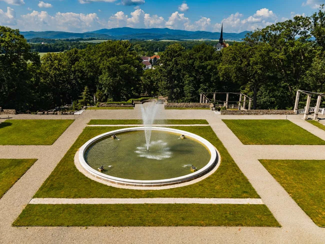 Warto zobaczyć cały kompleks pałacowo-parkowy w Kamieńcu Ząbkowickim Warto zobaczyć cały kompleks pałacowo-parkowy w Kamieńcu Ząbkowickim