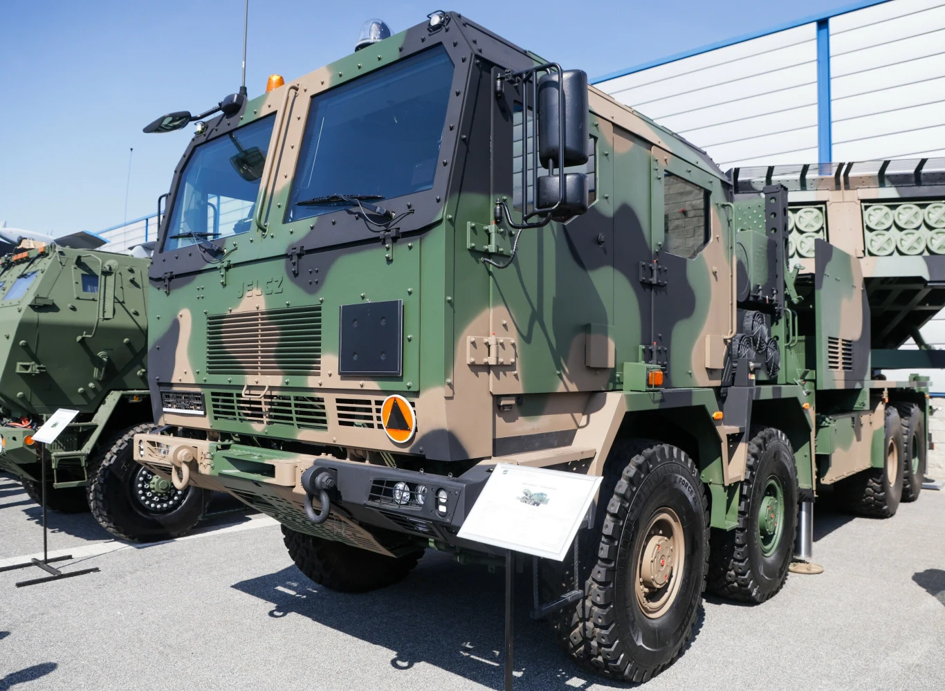 Modul ogniowy WWE Homar-K. Do Polski dotarły kolejne wyrzutnie tego typu, które są montowane na podwoziach Jelcza Modul ogniowy WWE Homar-K. Do Polski dotarły kolejne wyrzutnie tego typu, które są montowane na podwoziach Jelcza