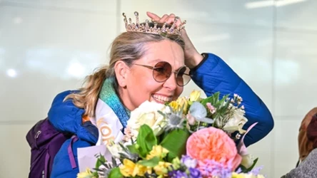 Ewa Wachowicz wróciła do Krakowa po zdobyciu Korony Wulkanów Ziemi. Na lotnisku wręczono jej inną koronę