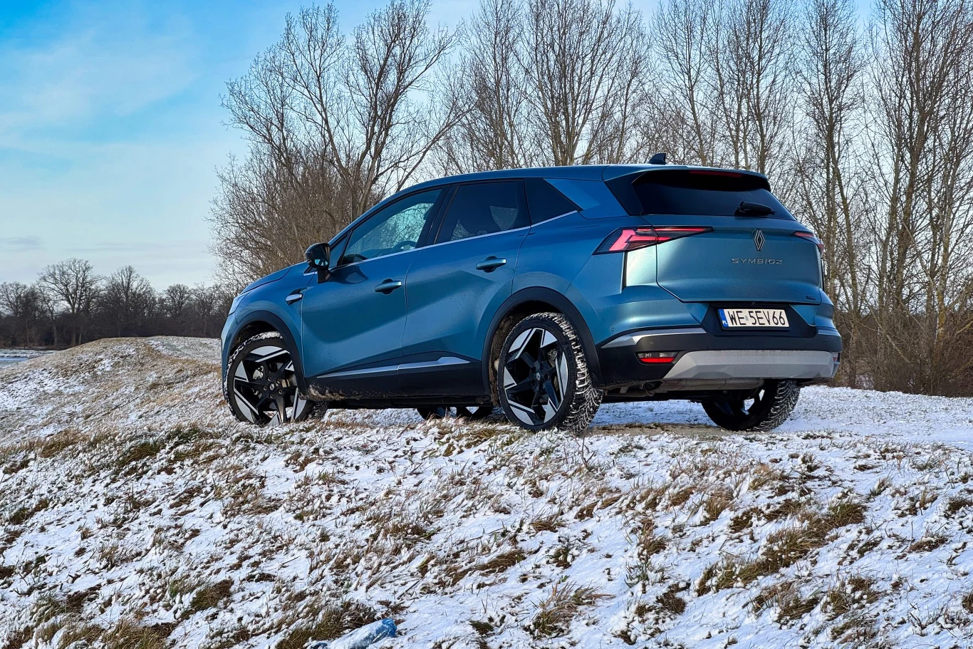 Najprościej mówiąc, Symbioz to trochę dłuższy Captur. Ale niesie to sporo zalet