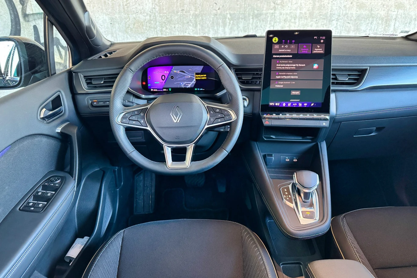 Wnętrze jest praktycznie rozplanowane, a system multimedialny – prosty w obsłudze