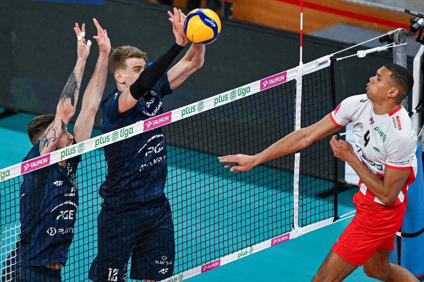 Mecz Asseco Resovia - PGE Projekt Warszawa, atakuje Stephen Boyer