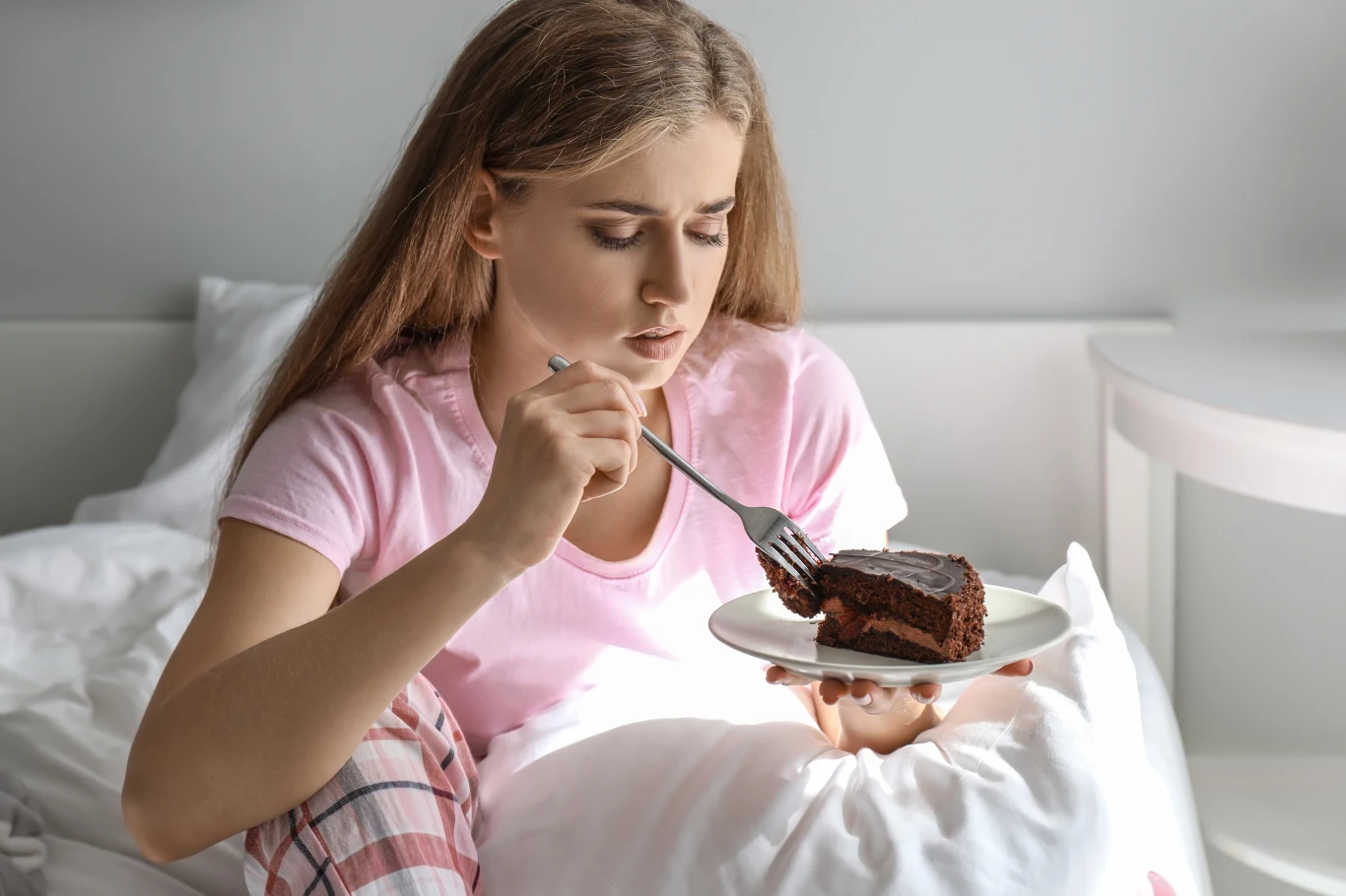 Dieta ma ogromny wpływ na nasze zdrowie psychiczne. Dietetyczka mówi, co pomoże, a co wręcz przeciwnie - sprawi, że będziemy czuć się gorzej Dieta ma ogromny wpływ na nasze zdrowie psychiczne. Dietetyczka mówi, co pomoże, a co wręcz przeciwnie - sprawi, że będziemy czuć się gorzej