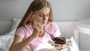 Dieta ma ogromny wpływ na nasze zdrowie psychiczne. Dietetyczka mówi, co pomoże, a co wręcz przeciwnie - sprawi, że będziemy czuć się gorzej