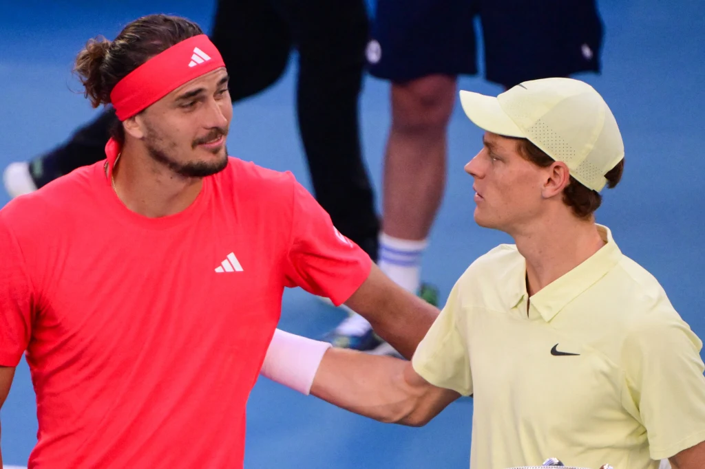 Alexander Zverev i Jannik Sinner przed rozpoczęciem finału Australian Open 2025 Alexander Zverev i Jannik Sinner przed rozpoczęciem finału Australian Open 2025