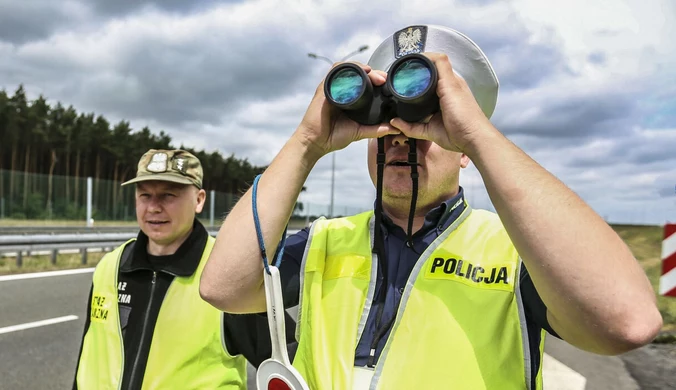 Nowa obowiązkowa naklejka na szybę. Ułatwi pracę policji 