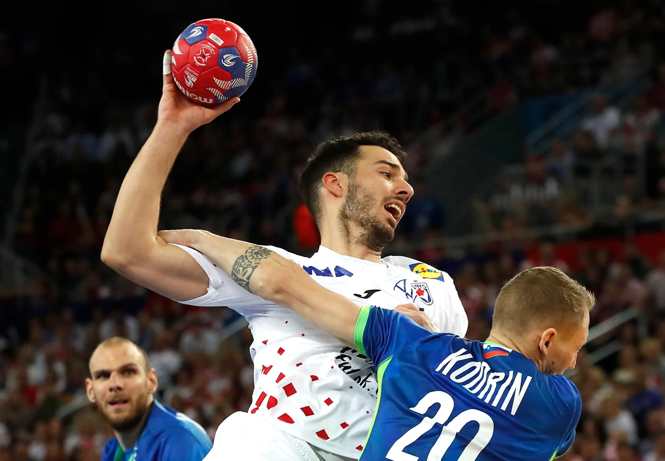 Zvonimir Srna atakuje, Tilen Kodrin broni
