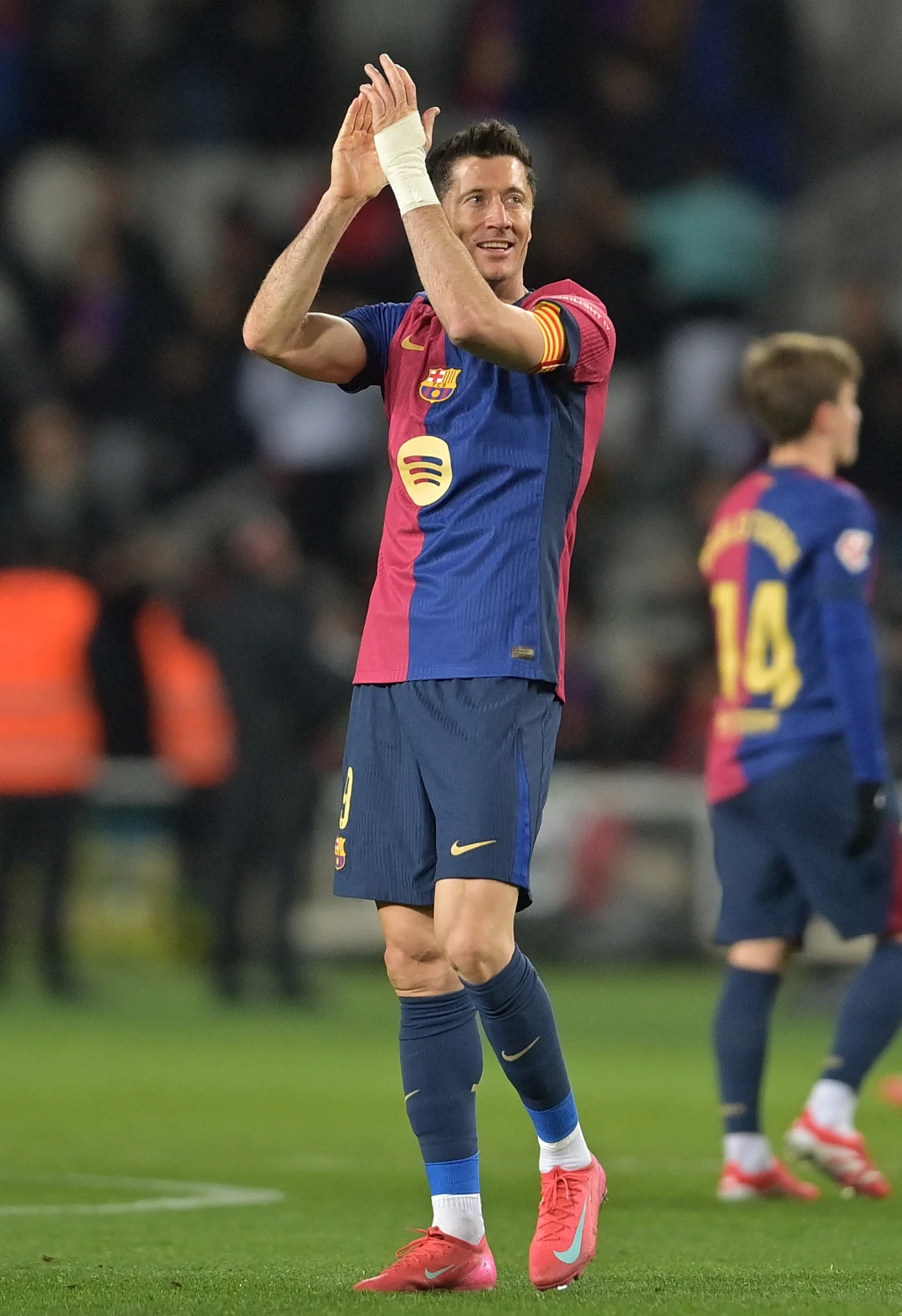 Robert Lewandowski zaliczył tylko pół godziny gry, ale i tak miał powody do satysfakcji 
