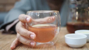 Pij zamiast herbaty, przejdzie ochota na słodycze. Do tego poprawi się trawienie i stan wątroby