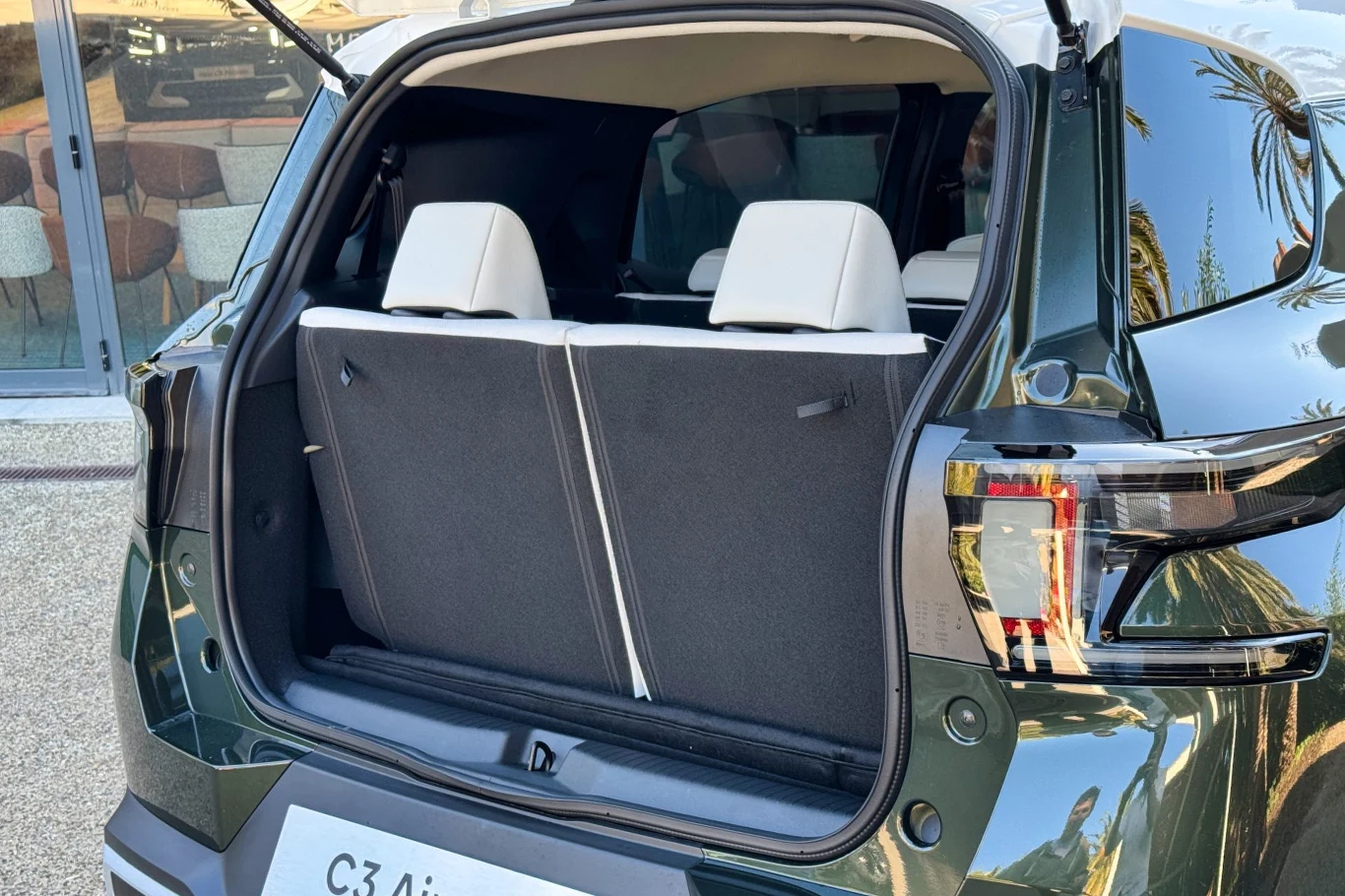 Gdy z kabiny korzysta komplet pasażerów, w bagażniku zostaje 40 litrów pojemności