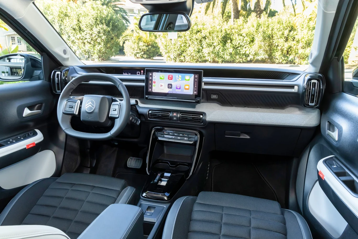 Wnętrze C3 Aircrossa wygląda schludnie i nowocześnie