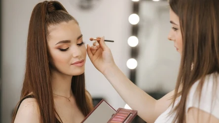 Makijaż na studniówkę - jaki najlepiej wybrać?