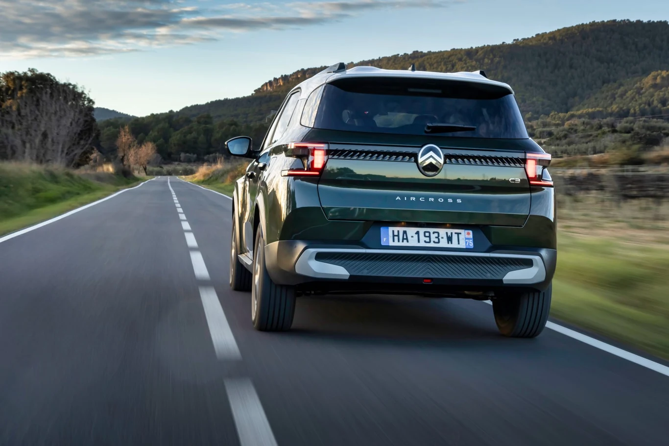 136-konna hybryda zapewnia akceptowalną dynamikę