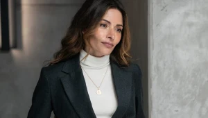 Sarah Shahi w serialu "Paradise"