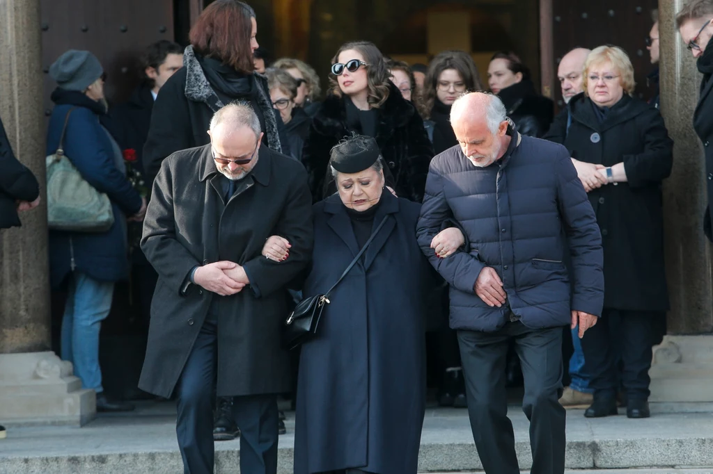 Pogrzeb Ryszarda Sibilskiego. Na zdjęciu Ewa Bem Pogrzeb Ryszarda Sibilskiego. Na zdjęciu Ewa Bem